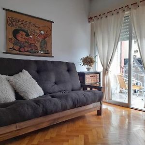 Departamento De Dos Ambientes Con Amplio Balcon, Muy Luminoso